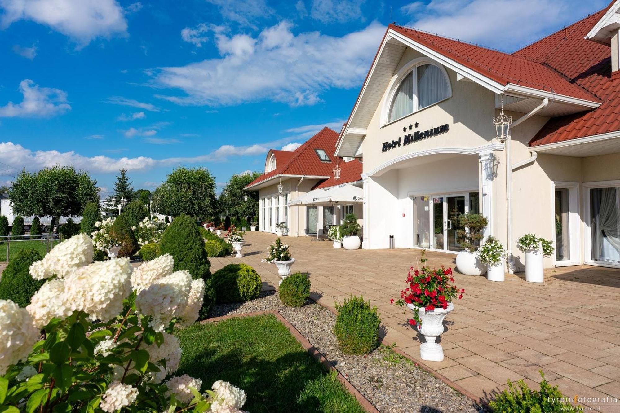 Hotel Millenium Gora Motyczna ภายนอก รูปภาพ